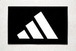 知名体育品牌 Adidas 标志 - 三条斜线图案