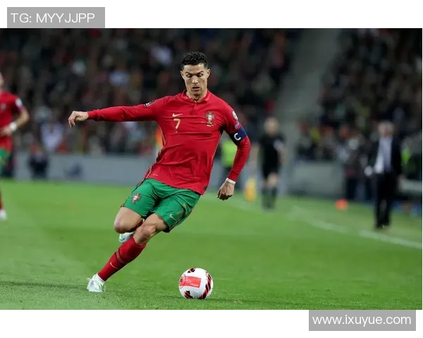 莱万携手球队再创辉煌新篇章展现足球巨星的无限魅力与坚持精神